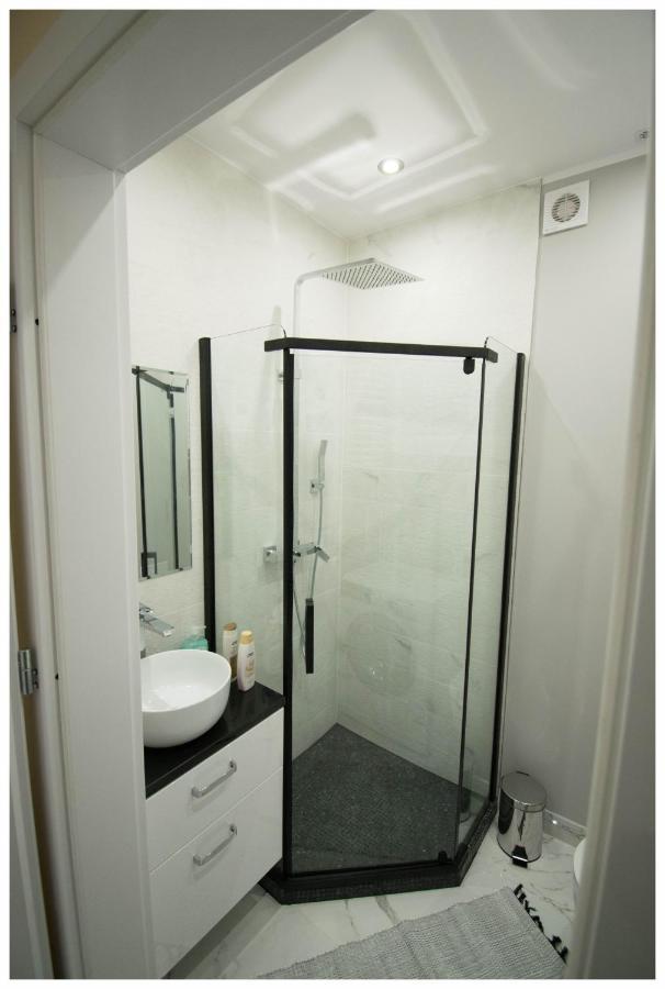 Color 24 Apartament III Сталова Вола Екстериор снимка